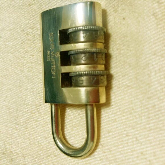 LOUIS VUITTON LV 5 SET DIALLOCK PADLOCK BAG CHARM CADENA GOLD-PLATED - Picture 4 of 4